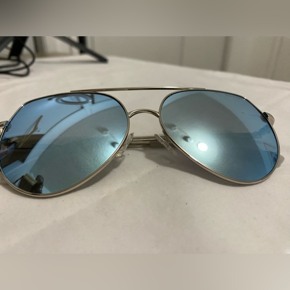 🔥GUESS🔥 NWOT Authentic GF6057 Aviator Sunglasses with Pouch $40 - Picture 2 of 5